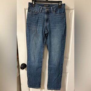 Lee regular fit straight leg mid rise secretly shapes jeans. Size 6.